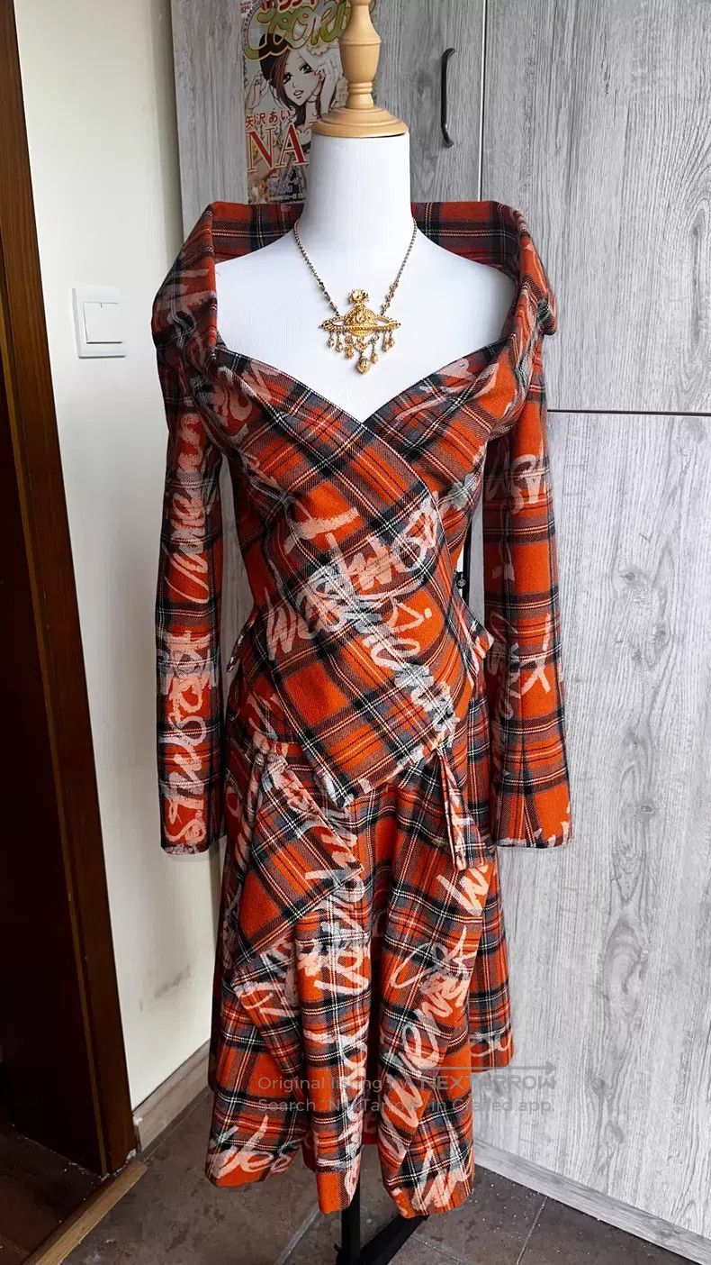 Vivienne Westwood Vivienne Westwood Orange Graffiti Suit Size M / US 6-8 / IT 42-44 - 1 Thumbnail