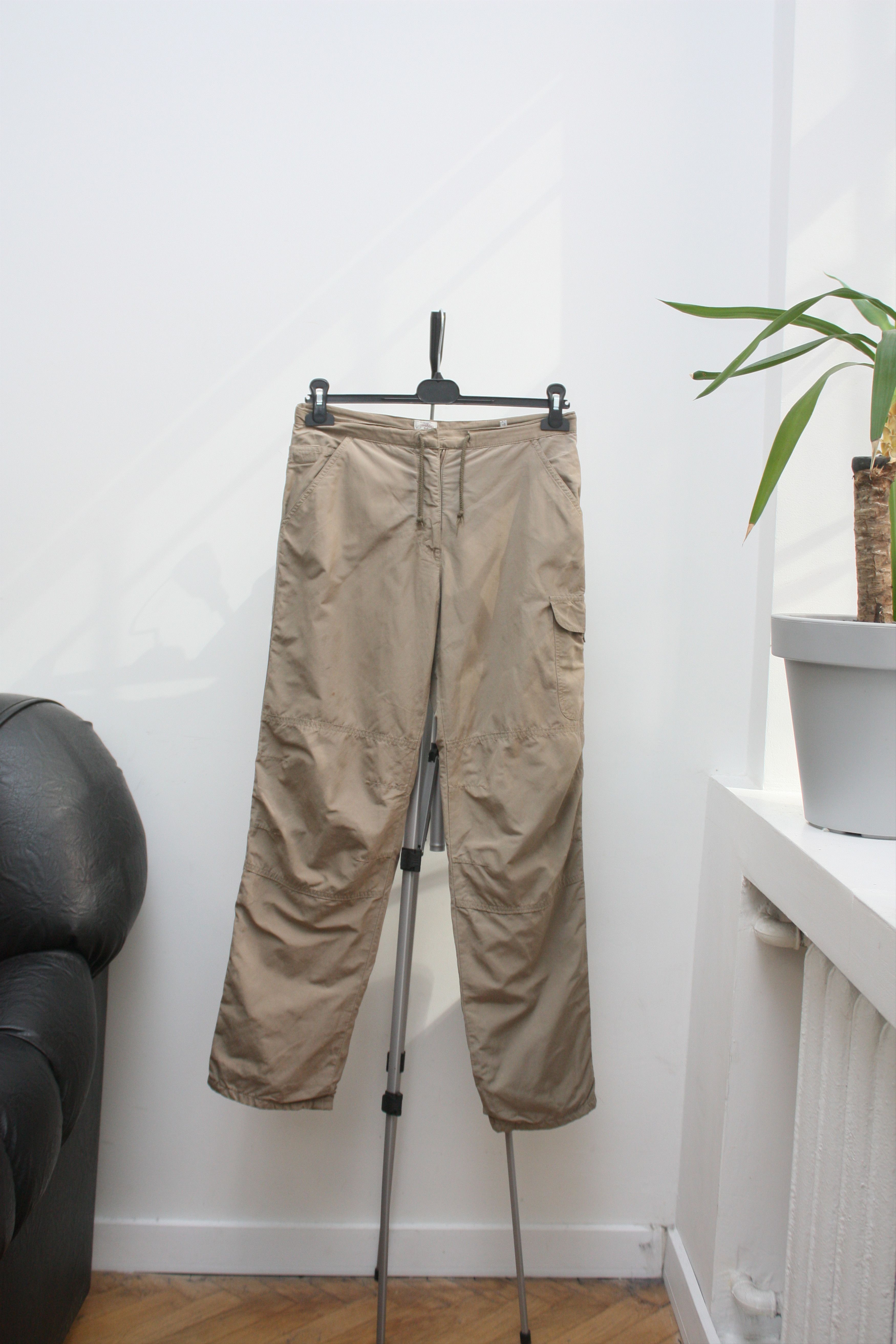 Armani Armani Jeans Vintage Nylon Beige Cargo Pants US4 Size 27" / US 4 / IT 40 - 2 Thumbnail