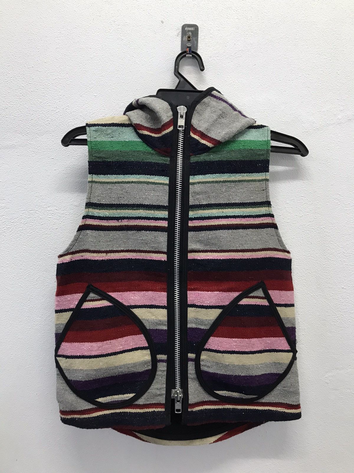 Japanese Brand × Vintage Vintage Mucho Bueno Made In Japan Sleeveless Jacket Hoodie Size US S / EU 44-46 / 1 - 1 Thumbnail