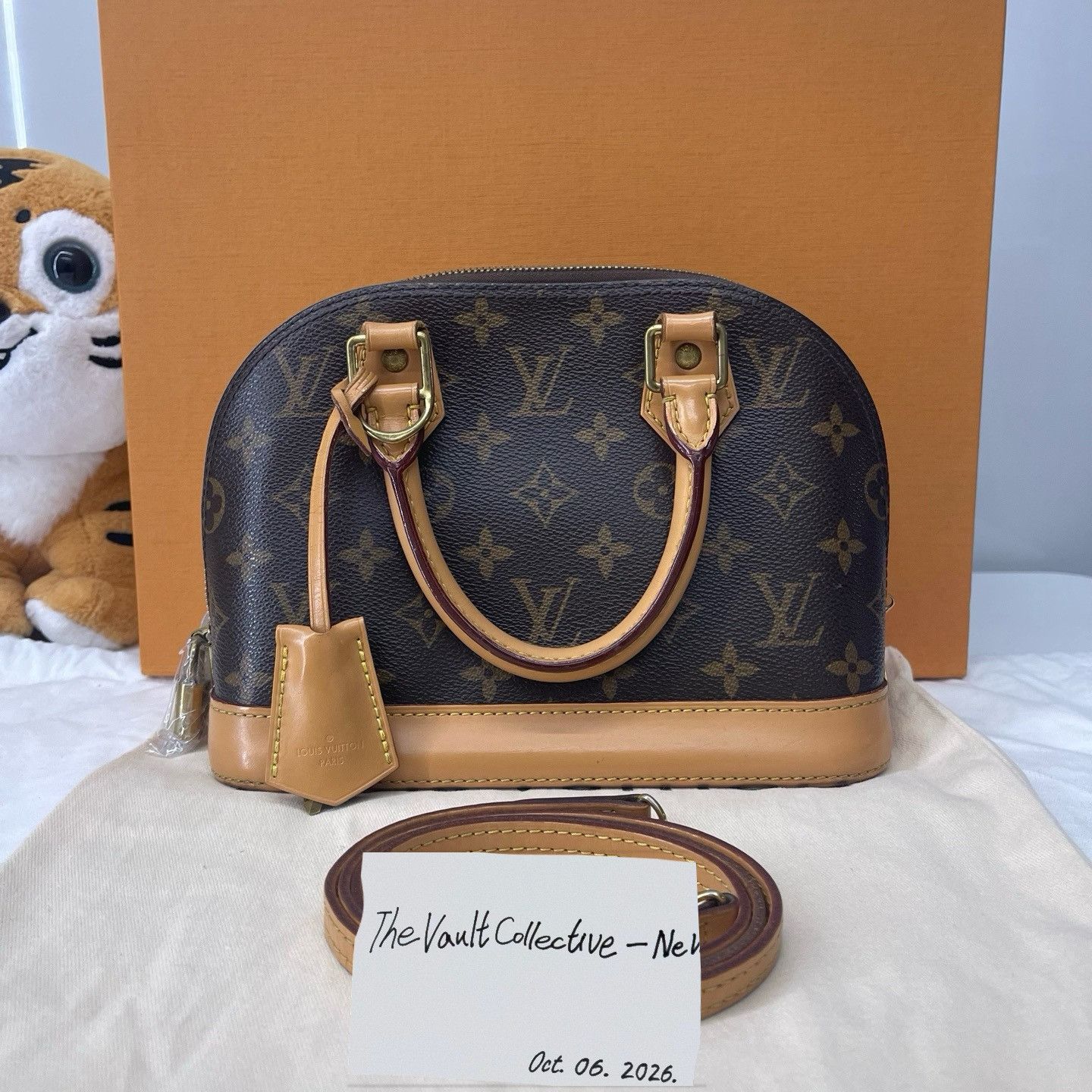 Louis Vuitton LOUIS VUITTON ALMA BB brown coated canvas monogram shell bag shoulder bag gold h Size ONE SIZE - 1 Thumbnail