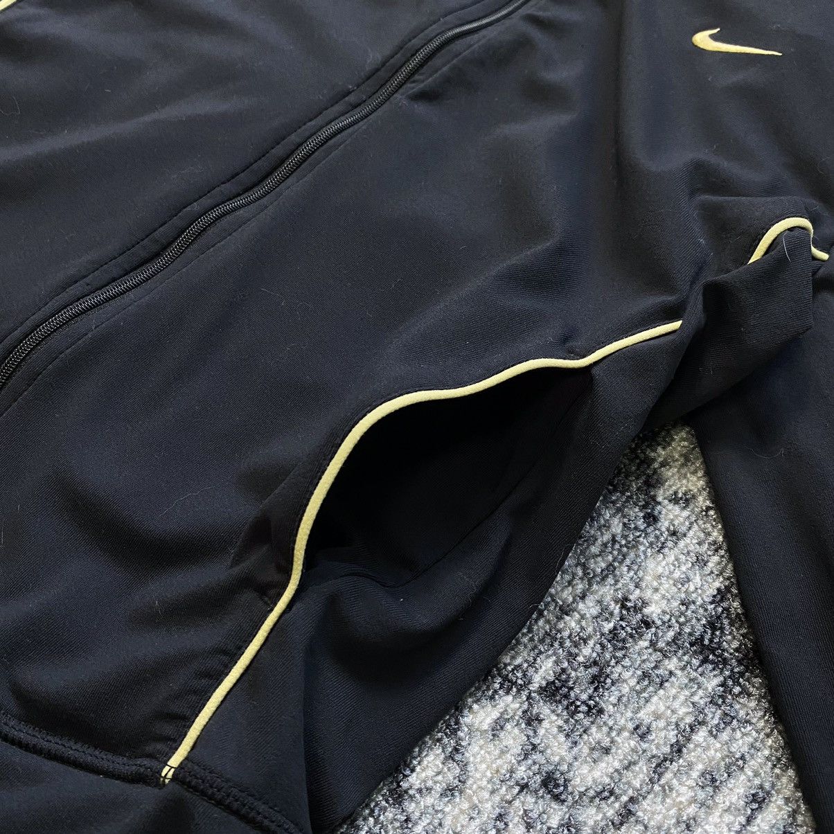 Nike × Vintage Vintage Nike Zip Up Sweatshirt Drill Gold Swoosh Y2K 90s Size M / US 6-8 / IT 42-44 - 4 Thumbnail