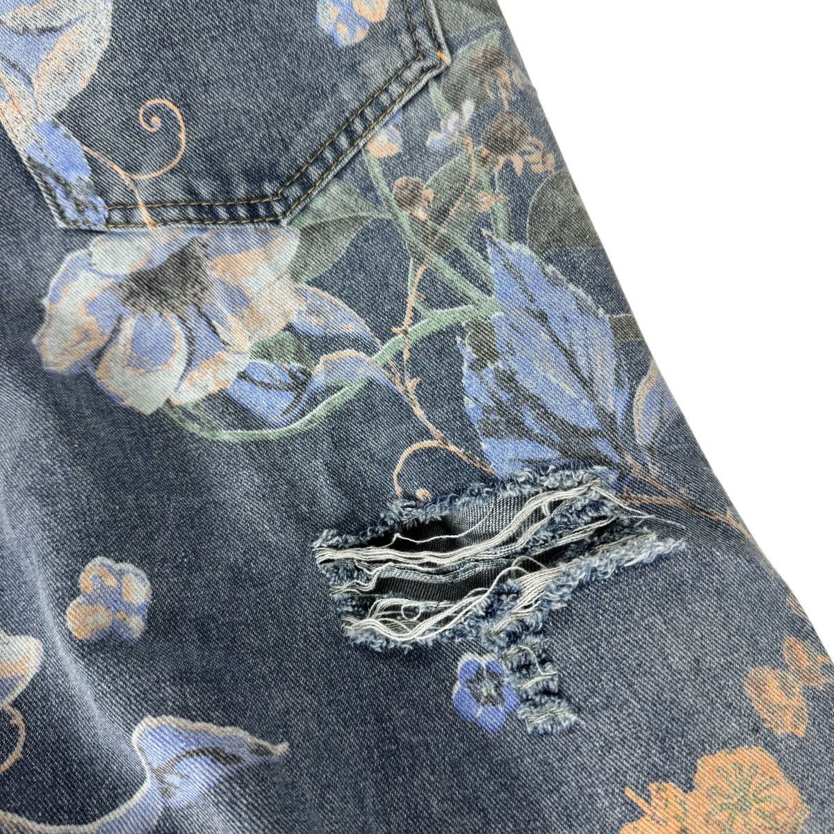 Japanese Brand ☀️HIGH WAISTED FLORAL DISTRESSED BAGGY JEANS Size US 30 / EU 46 - 10 Thumbnail