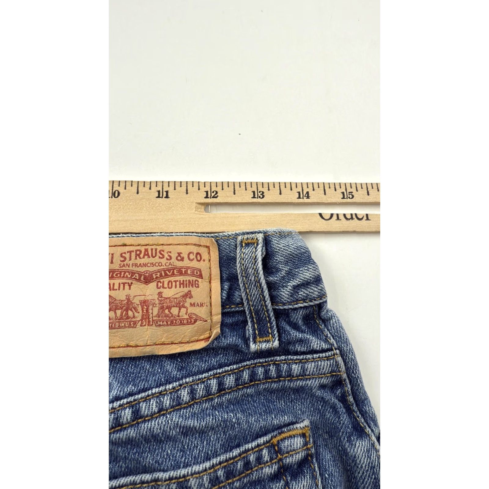 Levi's VINTAGE Levi's 560 Jeans Mens 32x28 Blue Relaxed Tapered Fit Denim Zip Fly Made Mexico Size US 31 - 8 Thumbnail