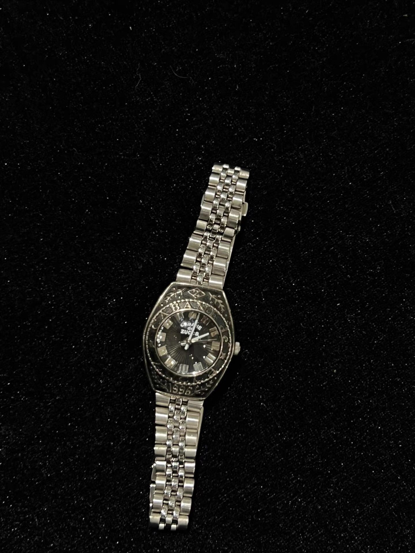 Zucca Cabane de Zucca Cast & Engraved Watch。 Q13 Size ONE SIZE - 8 Thumbnail