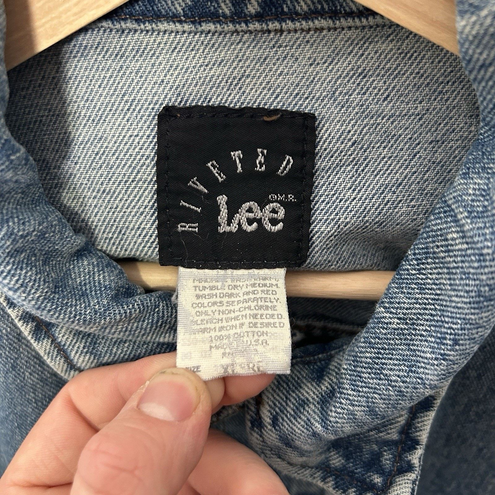 Vintage Vintage Lee Riveted Denim Trucker Jacket “Light Wash” Size US XL / EU 56 / 4 - 6 Thumbnail