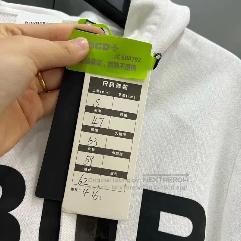 Burberry Burberry Logo White Cropped Hoodie for Women. Size S / US 4 / IT 40 - 5 Thumbnail
