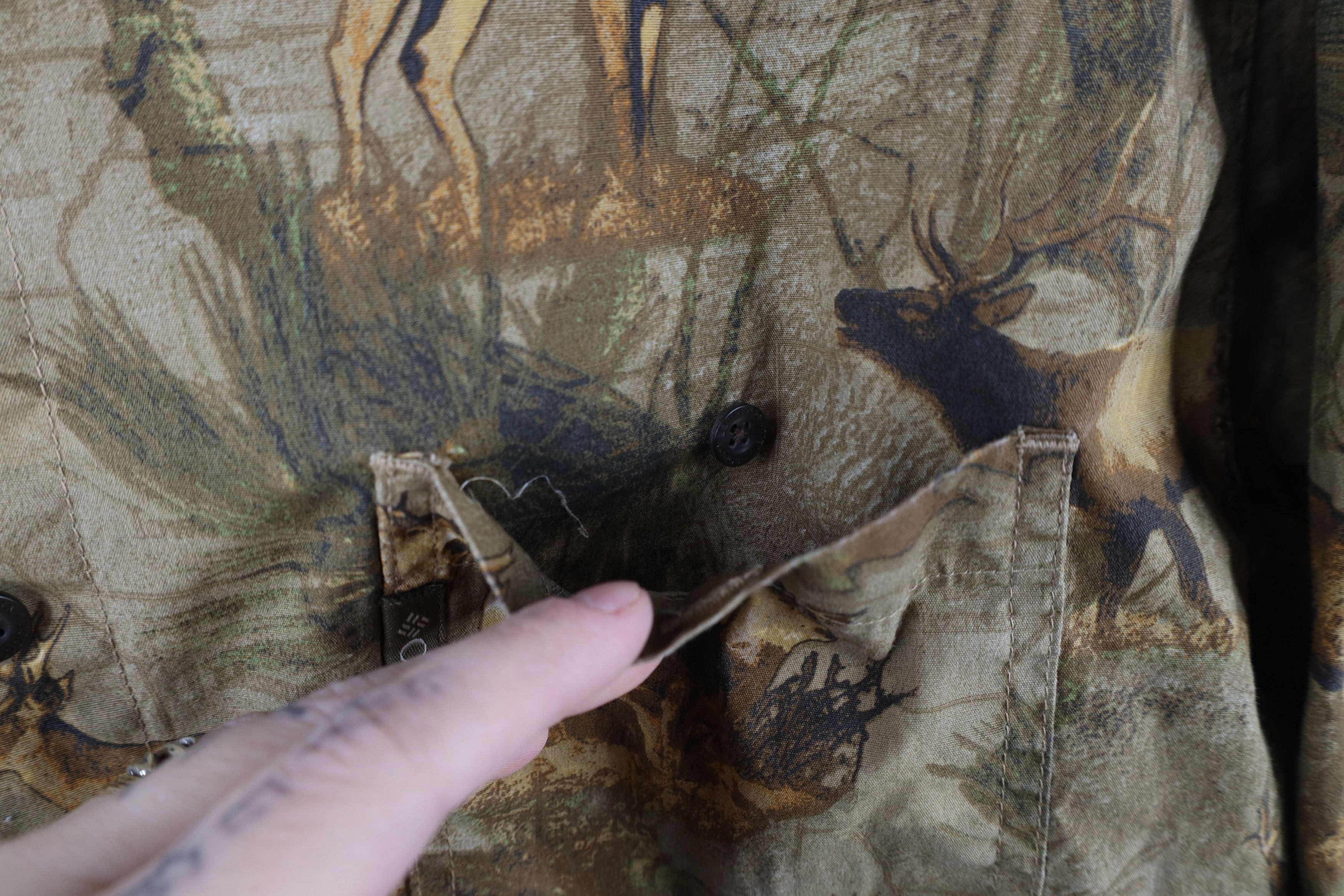 Columbia × Vintage Vintage Columbia Over Print Whitetail Deer Buck Button Shirt Size US M / EU 48-50 / 2 - 5 Thumbnail