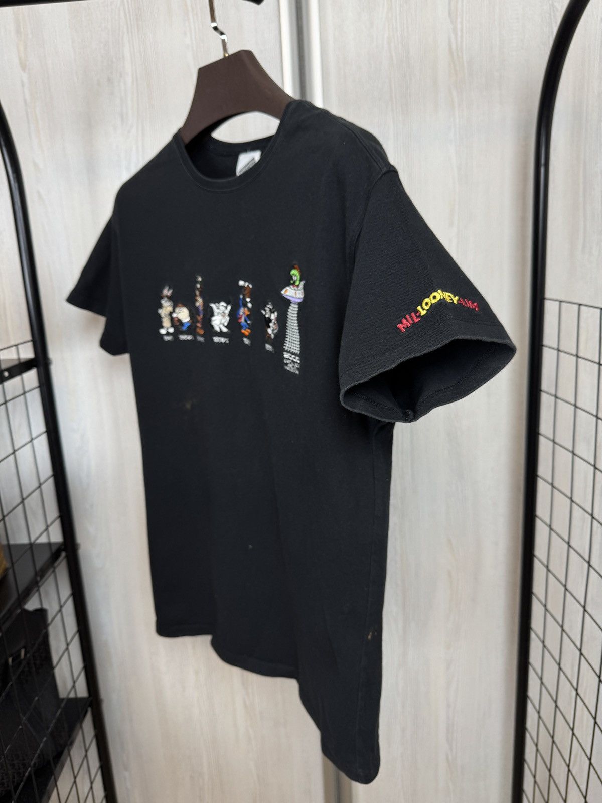 Cartoon Network Vntg 1999 Looney Tunes Decades Mil-Looney-Um movie promo tee Size US S / EU 44-46 / 1 - 5 Thumbnail