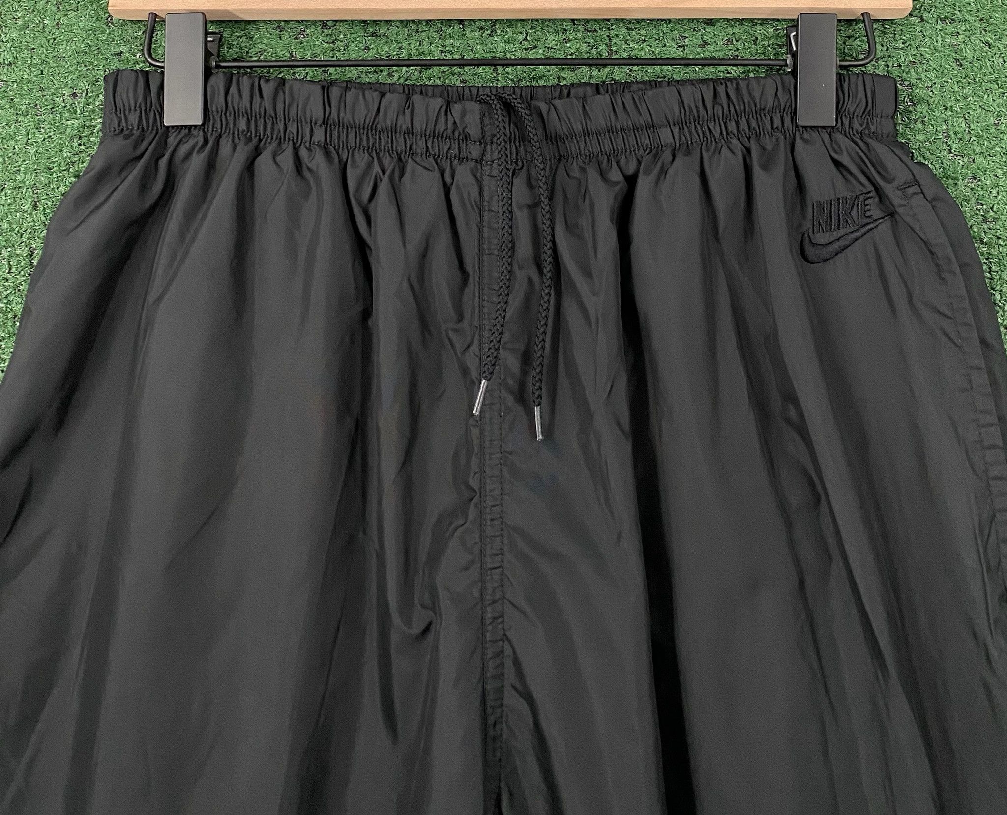 Nike 90’s Nike Spellout Grey Tag Black Windbreaker Pants Medium Size US 34 / EU 50 - 2 Thumbnail