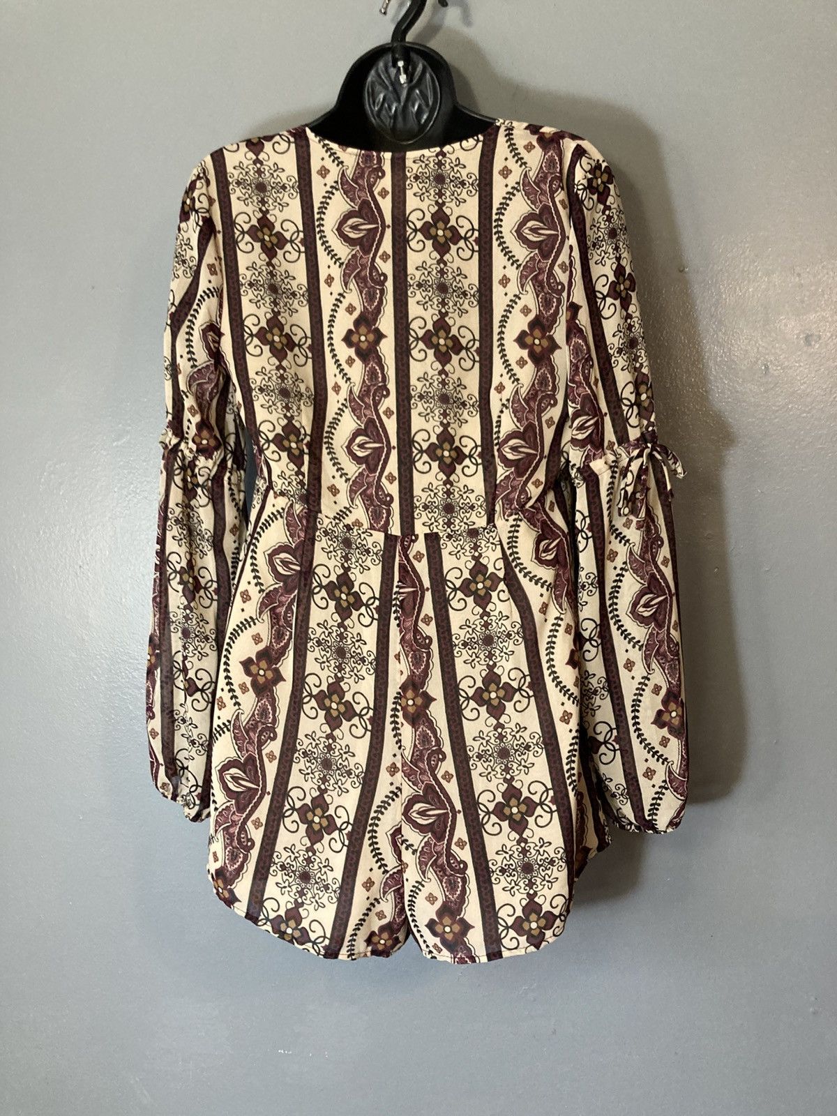 Forever 21 Forever 21 cream and purple paisley romper Size 30" / US 8 / IT 44 - 7 Thumbnail