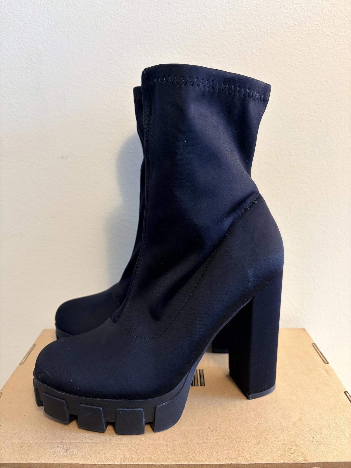 Other Cape Robbin Monalisa Black Chunky Heel Boots (Size 7) Size US 7 / IT 37 - 2 Thumbnail