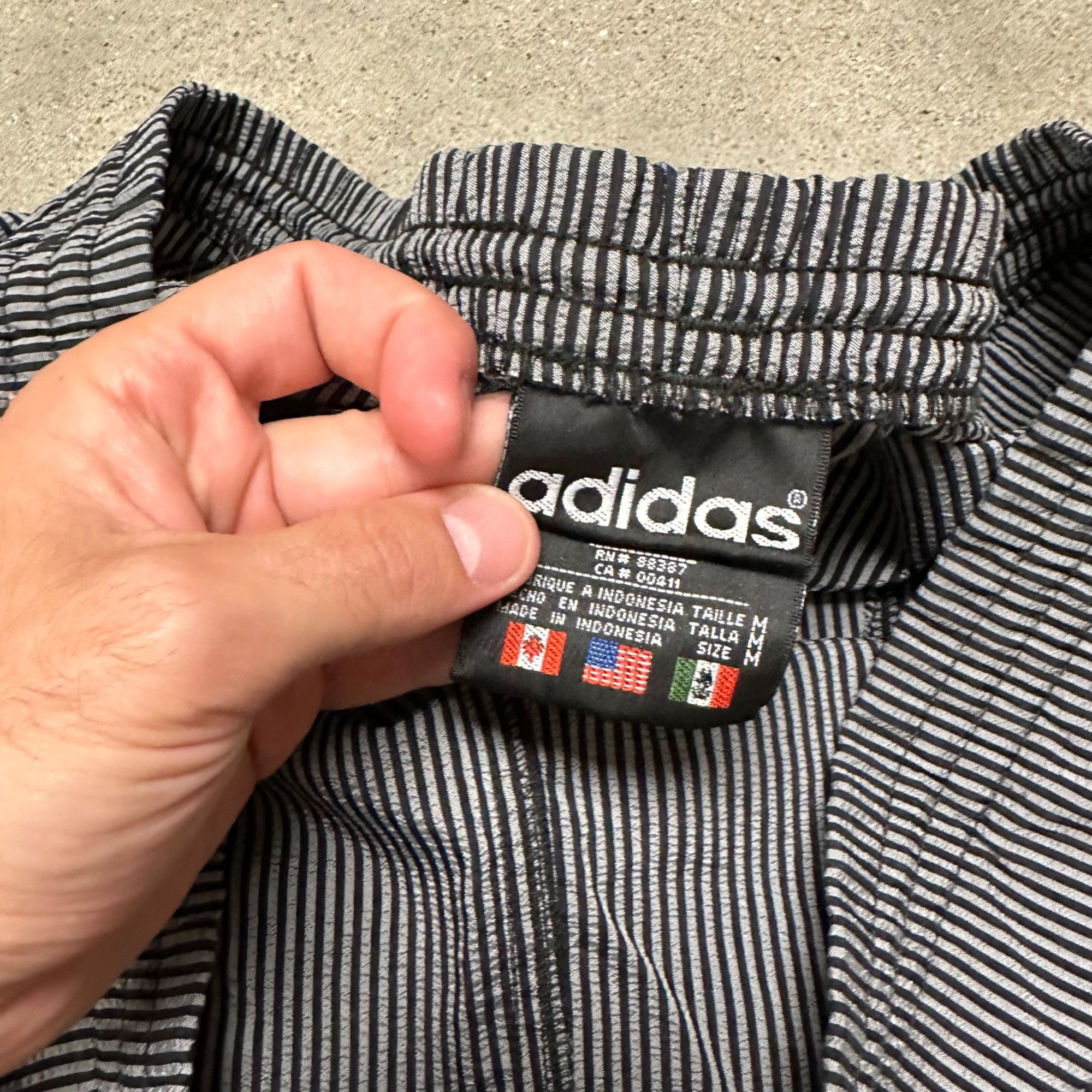 Adidas × Vintage Vintage 90s Adidas Pinstripe Black/Grey Nylon Shorts Size US 34 / EU 50 - 4 Thumbnail