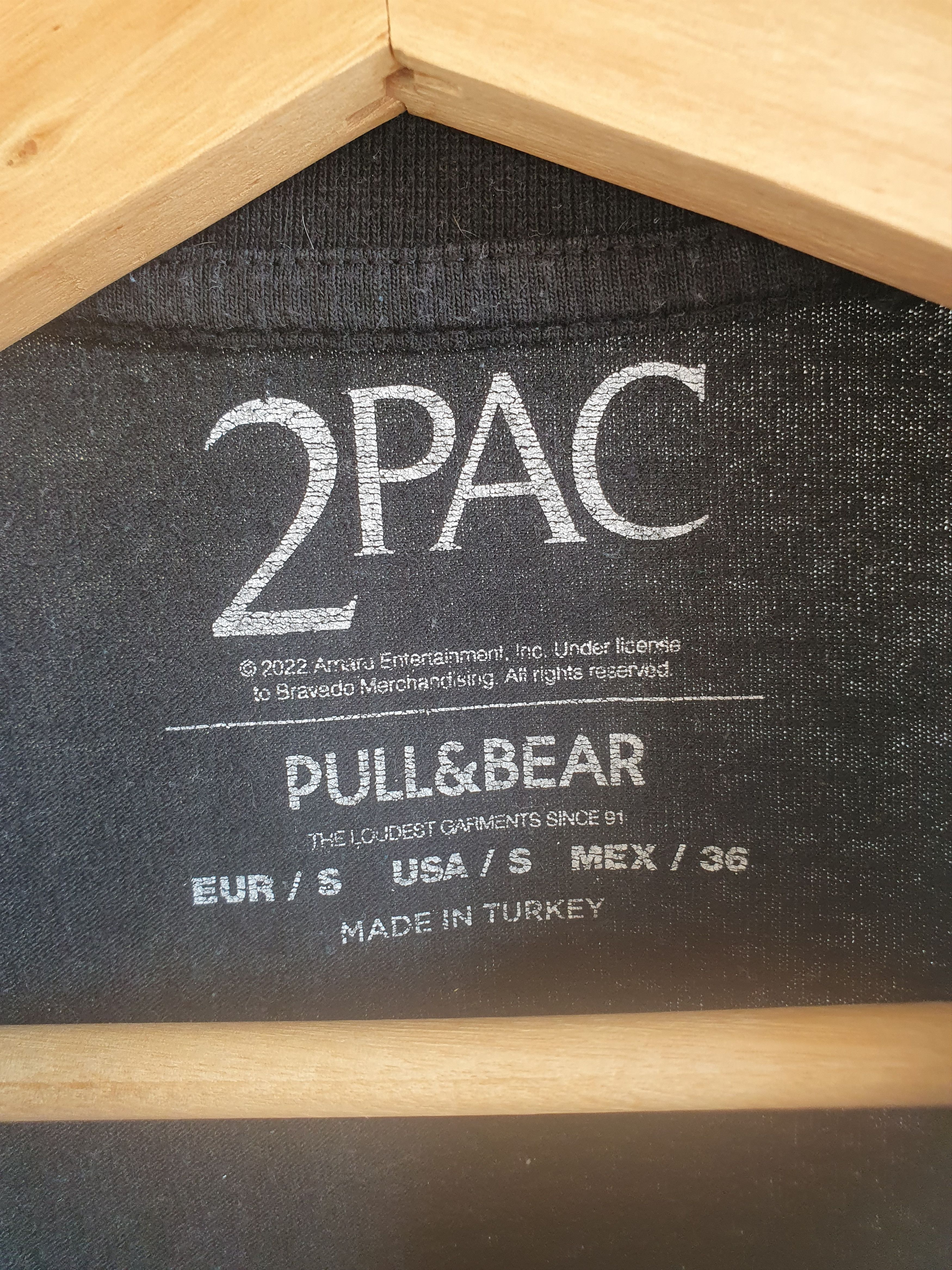 Pull & Bear × Rap Tees 2 Pac Pull & Bear Until The End Of Time 2020 t-shirt sz L? Size US L / EU 52-54 / 3 - 2 Thumbnail