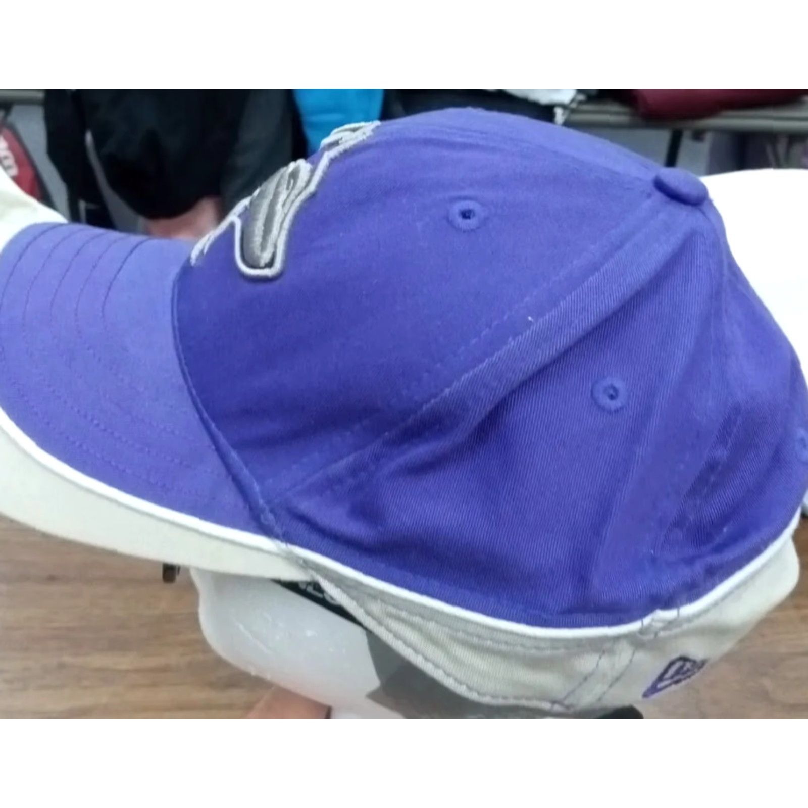 New Era VINTAGE New Era Adjustable NCAA Washington Huskies Hat Embroidered Logo Hookloop Hat Men One Size Purple Huskies 90s Sports Logo Size ONE SIZE - 2 Thumbnail