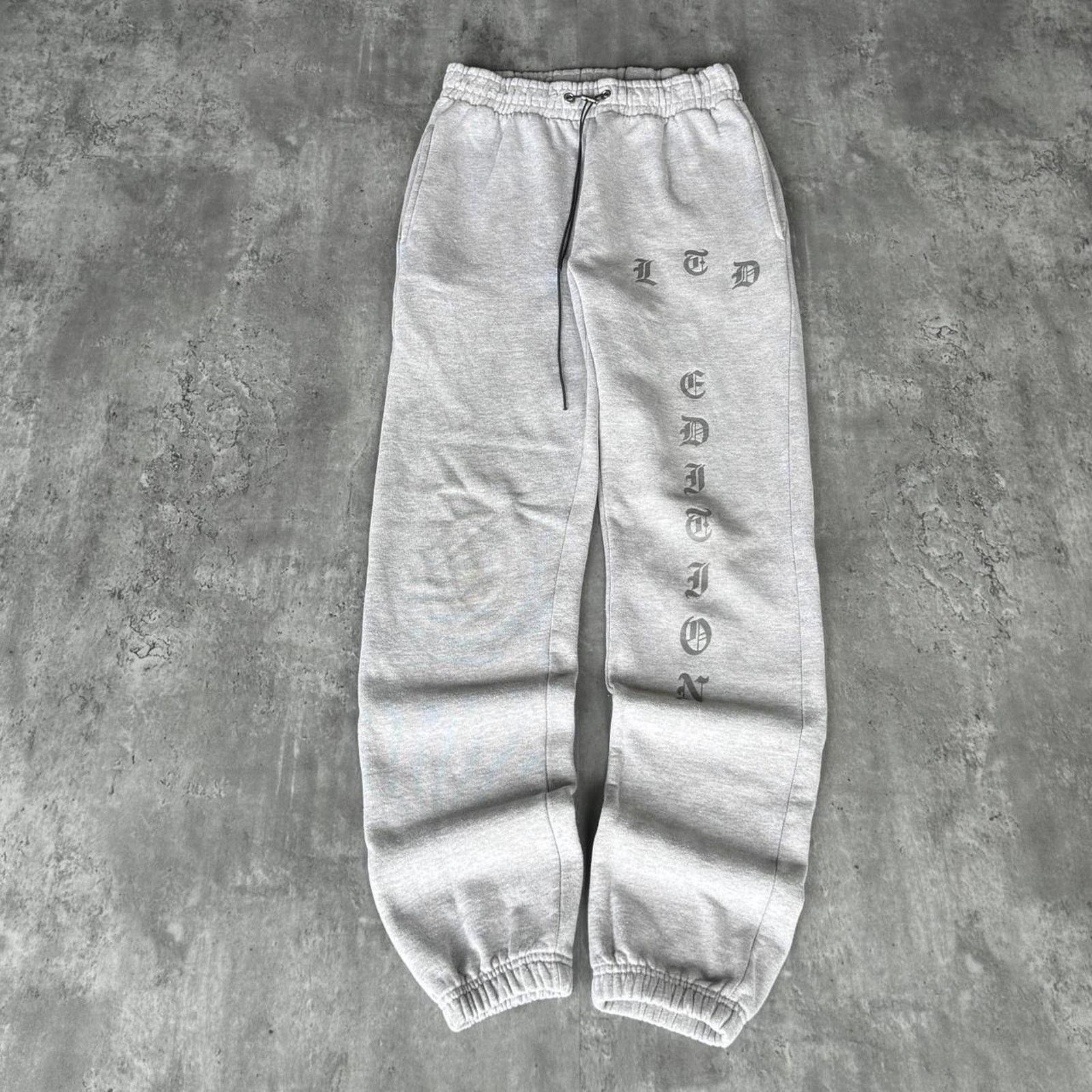 Boohoo × Japanese Brand Vintage Y2K Graphic Streetwear Grey Grunge Opium Sweatpants Size US 29 - 1 Thumbnail