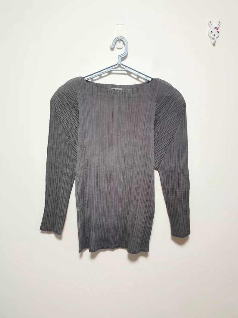 Issey Miyake Issey Miyake A vintage long-sleeved top with a grey main l Size M / US 6-8 / IT 42-44 - 1 Thumbnail