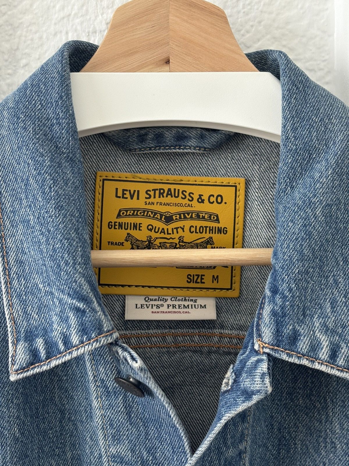 Levi's Surfing Snoopy denim jacket Size US M / EU 48-50 / 2 - 3 Thumbnail