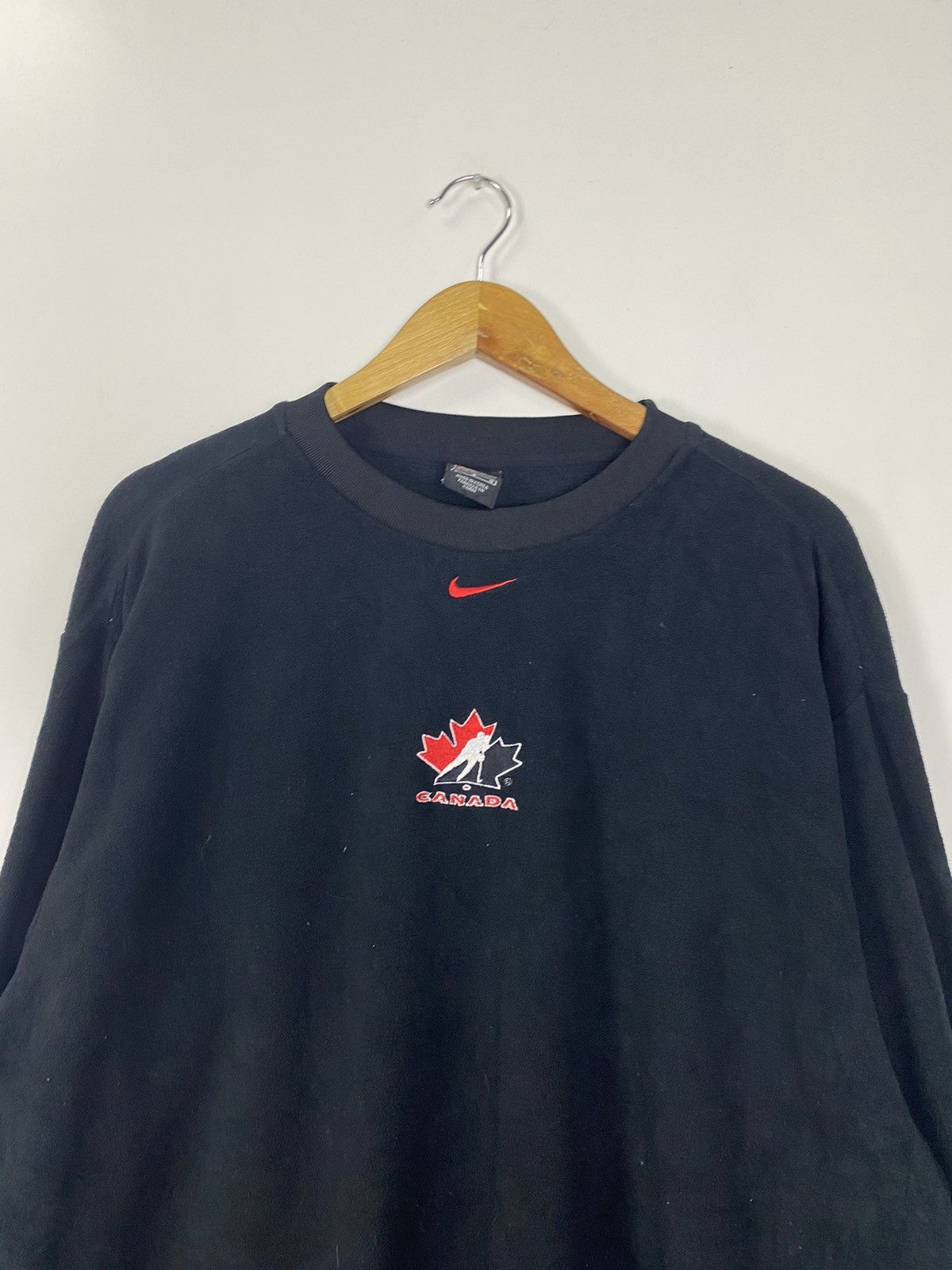 Vintage Vintage Nike Canada Black Sweater Size US L / EU 52-54 / 3 - 6 Thumbnail