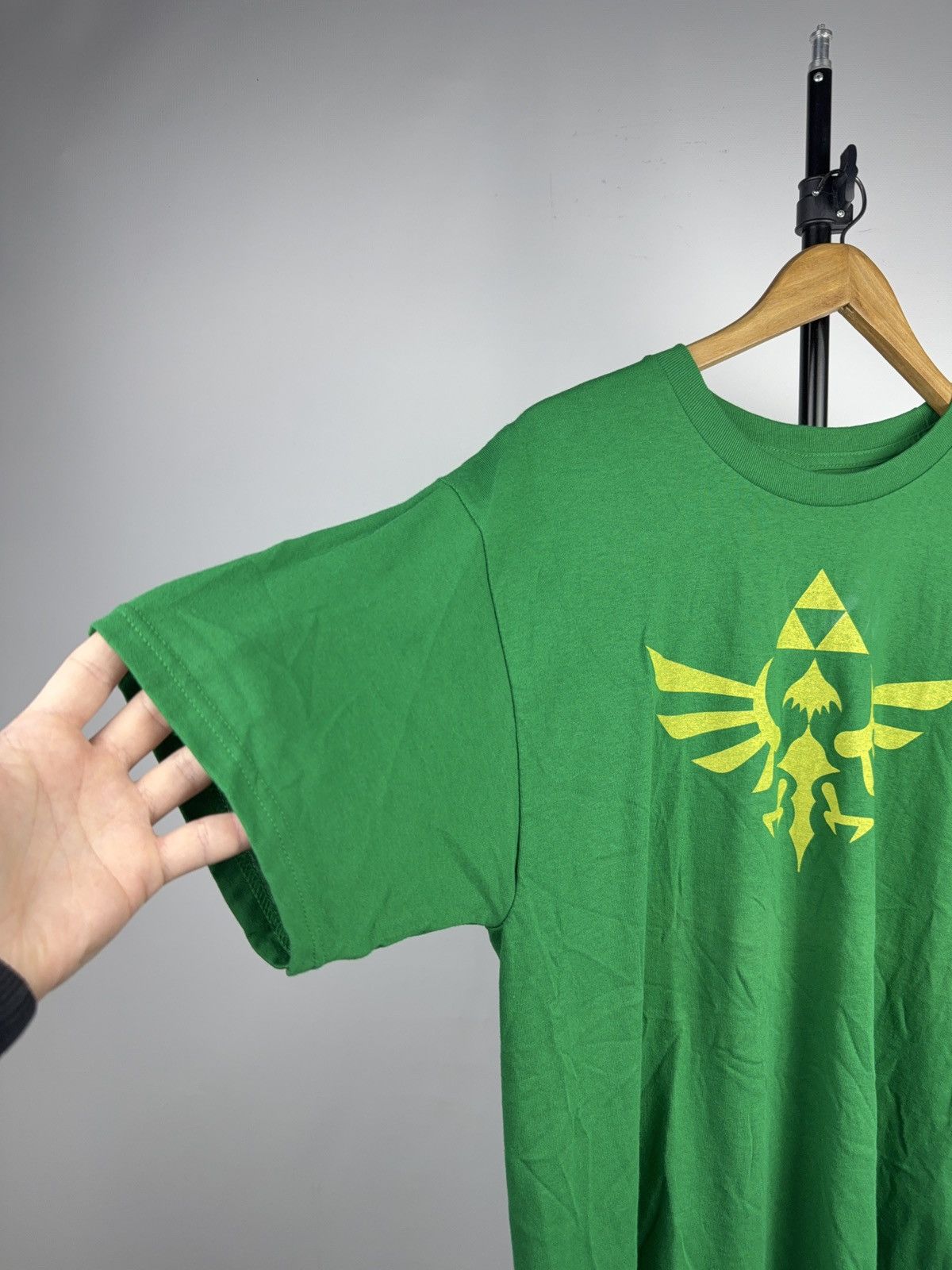 Nintendo 2016 Game Zelda Skyward Sword Hylian Crest Green Tee L Size US L / EU 52-54 / 3 - 2 Thumbnail