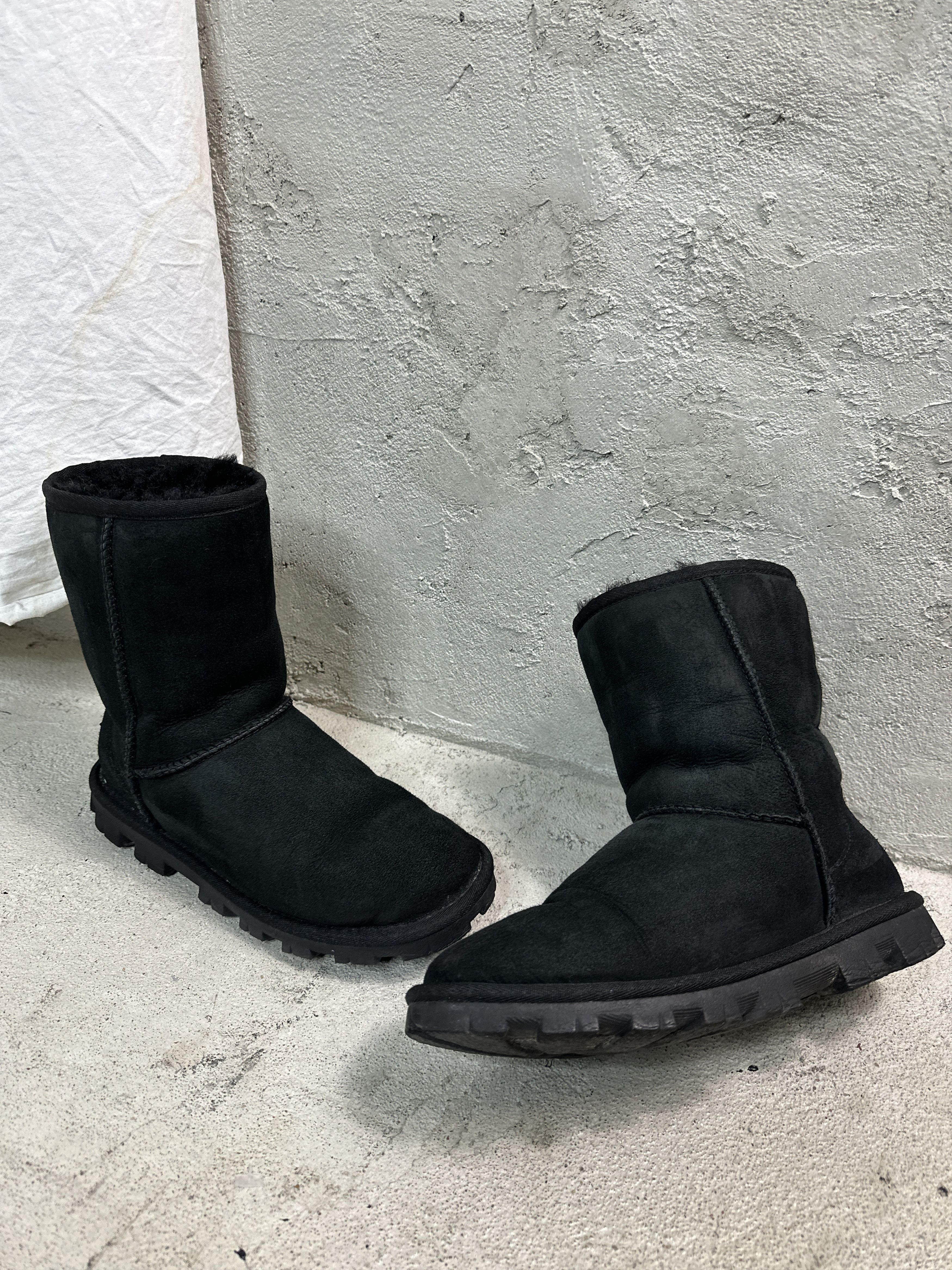 Ugg × Vintage UGG Boots Size US 7 / IT 37 - 1 Thumbnail