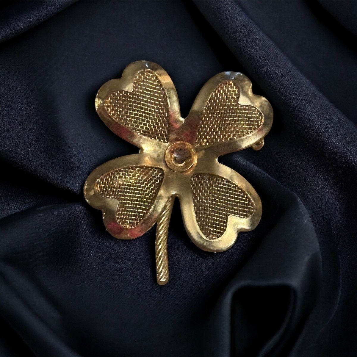 Vintage Vintage gold tone mesh shamrock brooch Size ONE SIZE - 1 Thumbnail