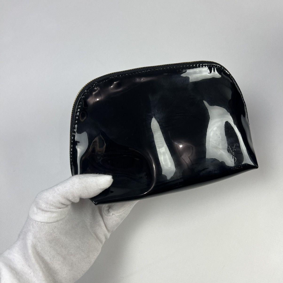Yves Saint Laurent Yves Saint Laurent lacquered pouch Size ONE SIZE - 1 Thumbnail
