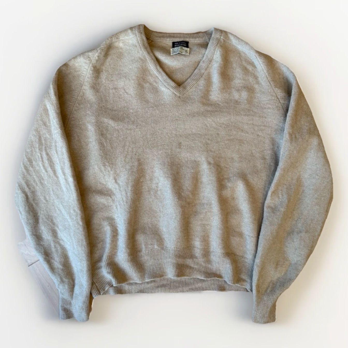 Brooks Brothers Vintage Brooks Brothers Lambswool Sweater Small Beige V Neck Mens Wool Pullover Knit Regular Solid Fashion Pattern Ac?t? Size US S / EU 44-46 / 1 - 2 Thumbnail