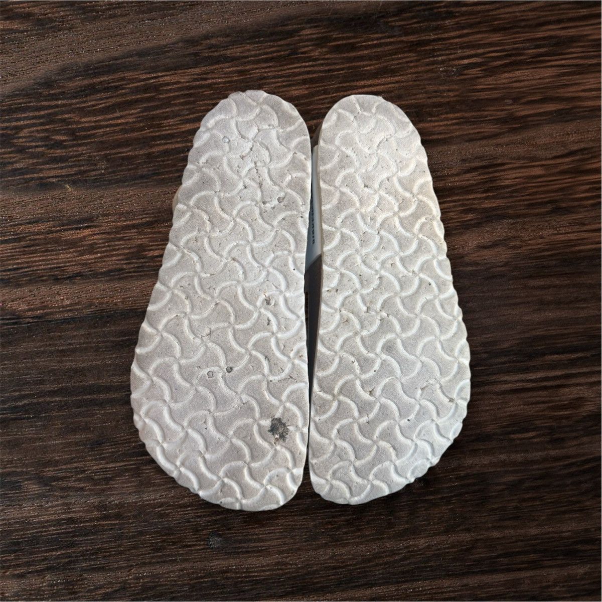 Birkenstock Birkenstock Gizeh White Leather Sandals (EU 37 /US 6,5-7) Size US 6.5 / IT 36.5 - 7 Thumbnail