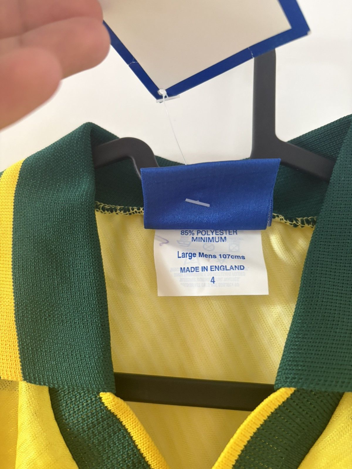 Umbro Brazil umbro 1996 home BNWT vintage Soccer Jersey Size US L / EU 52-54 / 3 - 5 Thumbnail