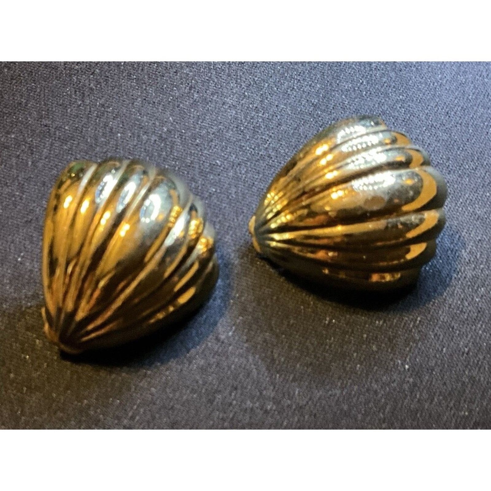 Other Carrie Gold Tone Vintage Shell Clip On Earrings Size ONE SIZE - 1 Thumbnail
