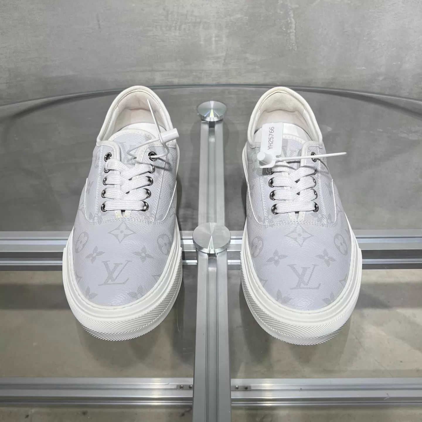 Louis Vuitton LV white and gray monogram sneakers UK7 (41) Size US 8 / EU 41 - 1 Thumbnail