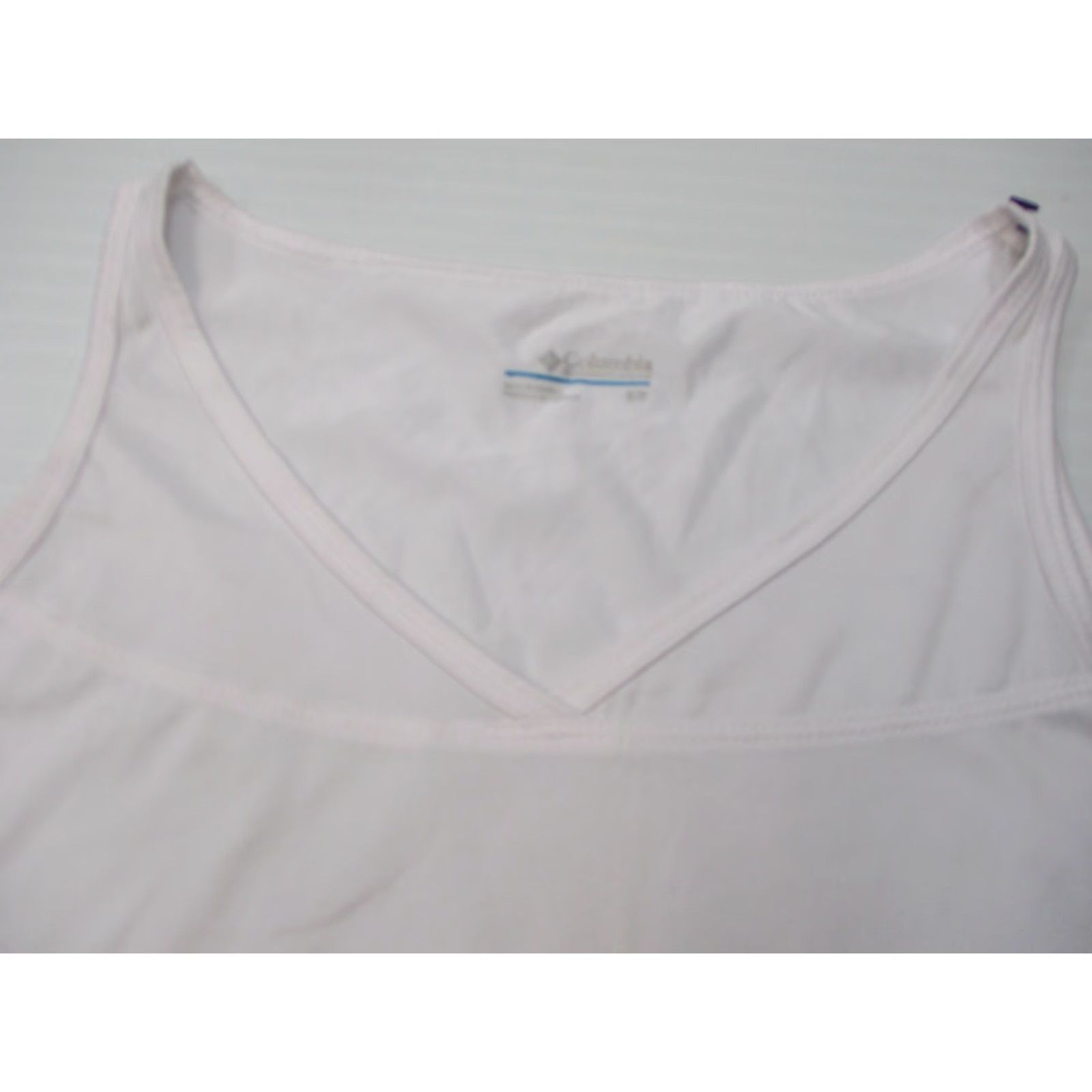 Essentials Columbia Womens Tank Top White V-Neck Activewear Size S Size S / US 4 / IT 40 - 2 Thumbnail