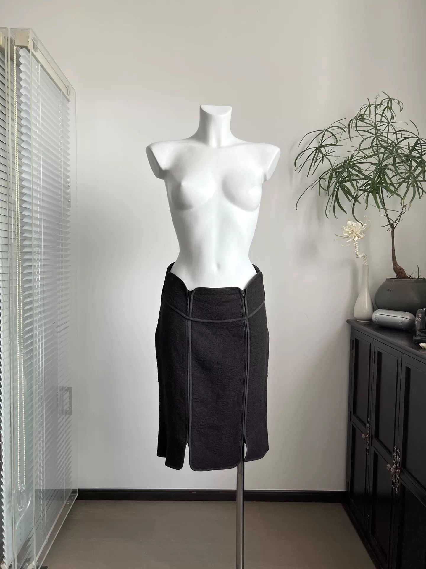 Sportmax SPORTMAX Structured Low-Waist Skirt Size 30" / US 8 / IT 44 - 1 Thumbnail