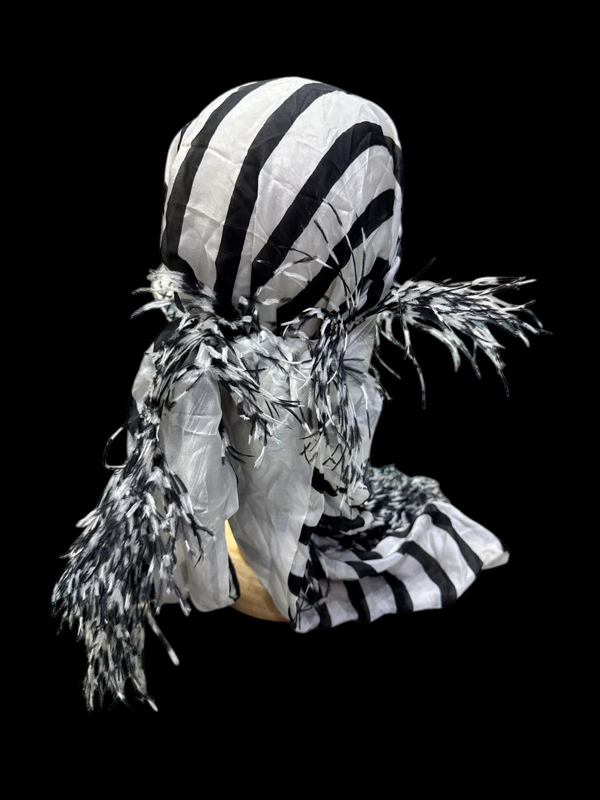 Japanese Brand ALEXIA LONDON SILK AND FEATHERS SCARF Size ONE SIZE - 4 Thumbnail