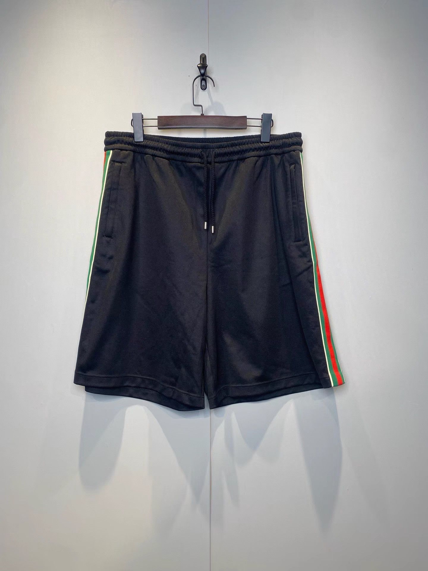 Gucci Gucci Casual Shorts With Red-Green Stripe K36 Size US 42 / EU 58 - 1 Thumbnail