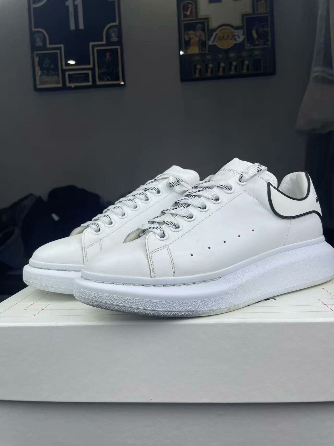 Alexander McQueen Alexander McQueen Black Lowtop Sneakers 8.5 Men Size US 8.5 / EU 41-42 - 1 Thumbnail