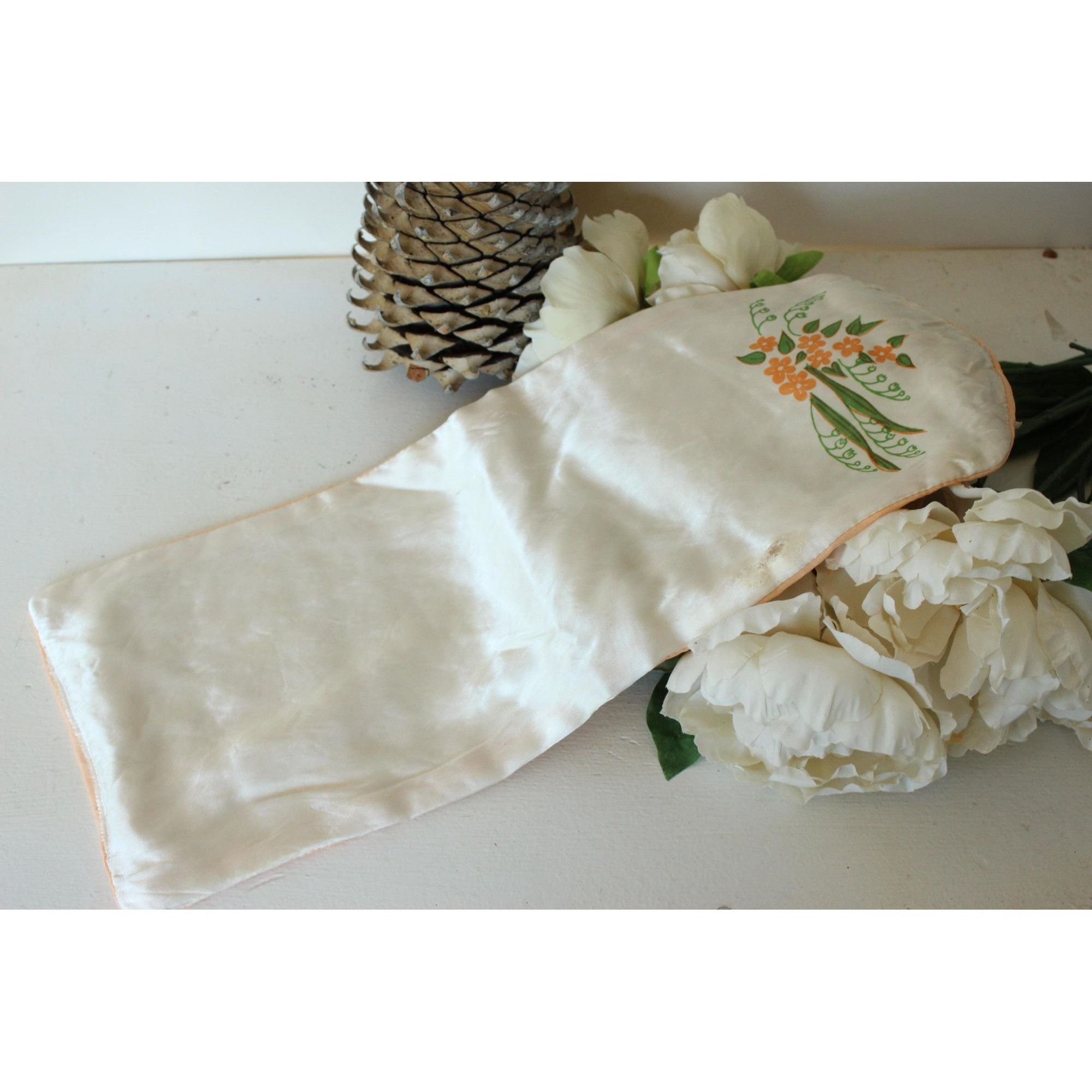 Vintage Vintage 1940s 1950s Stockings Bag, Peach and White Silk and Size ONE SIZE - 8 Thumbnail