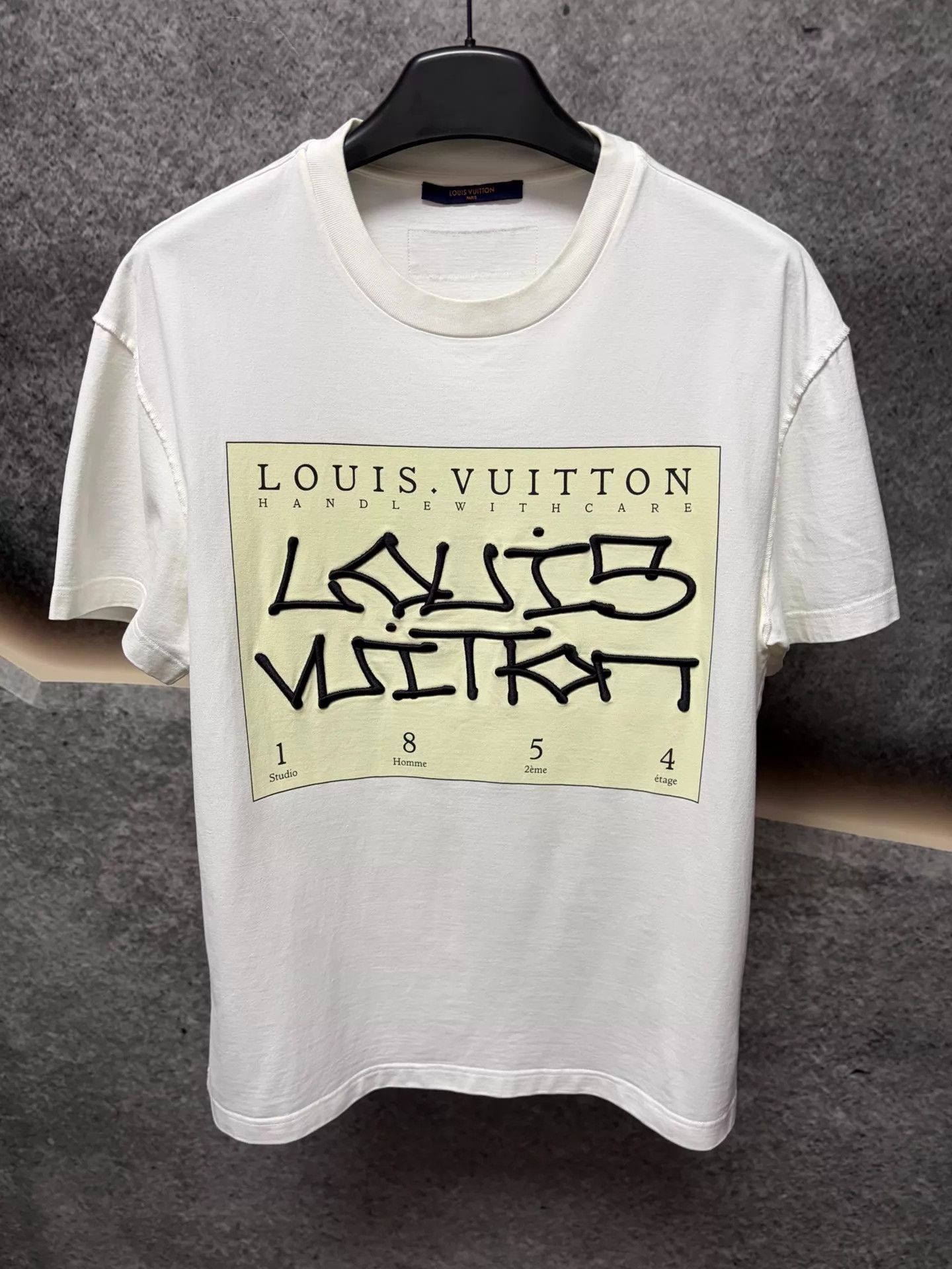 Louis Vuitton LV Signature Short Sleeve T-shirt S White IT Size US S / EU 44-46 / 1 - 1 Thumbnail