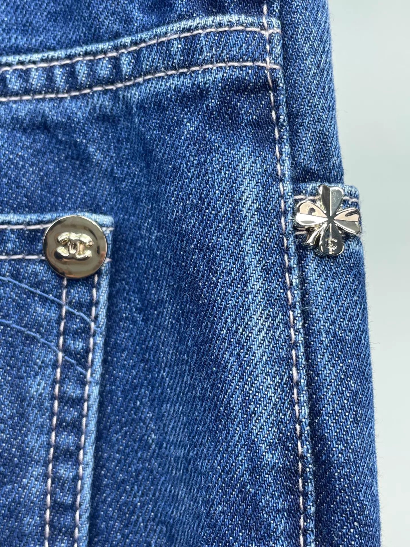 Chanel Chanel 25B Jeans 38 (98 New with Tags) Size 27" / US 4 / IT 40 - 4 Thumbnail