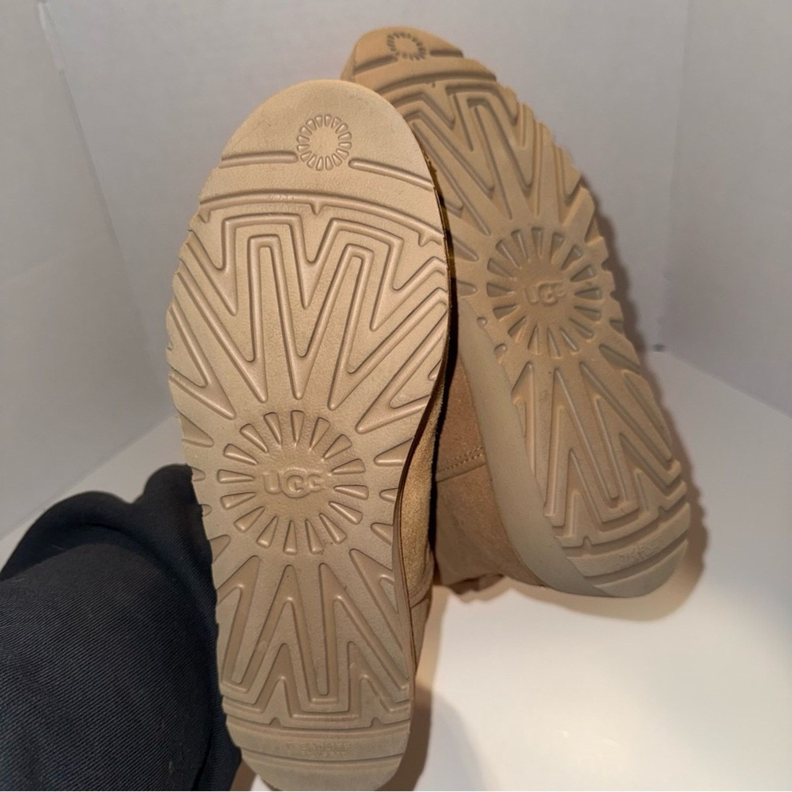 Ugg NWOT UGG Classic Mini 2s Winter Cozy Chestnut Suede Boots 7 Size US 7 / IT 37 - 4 Thumbnail