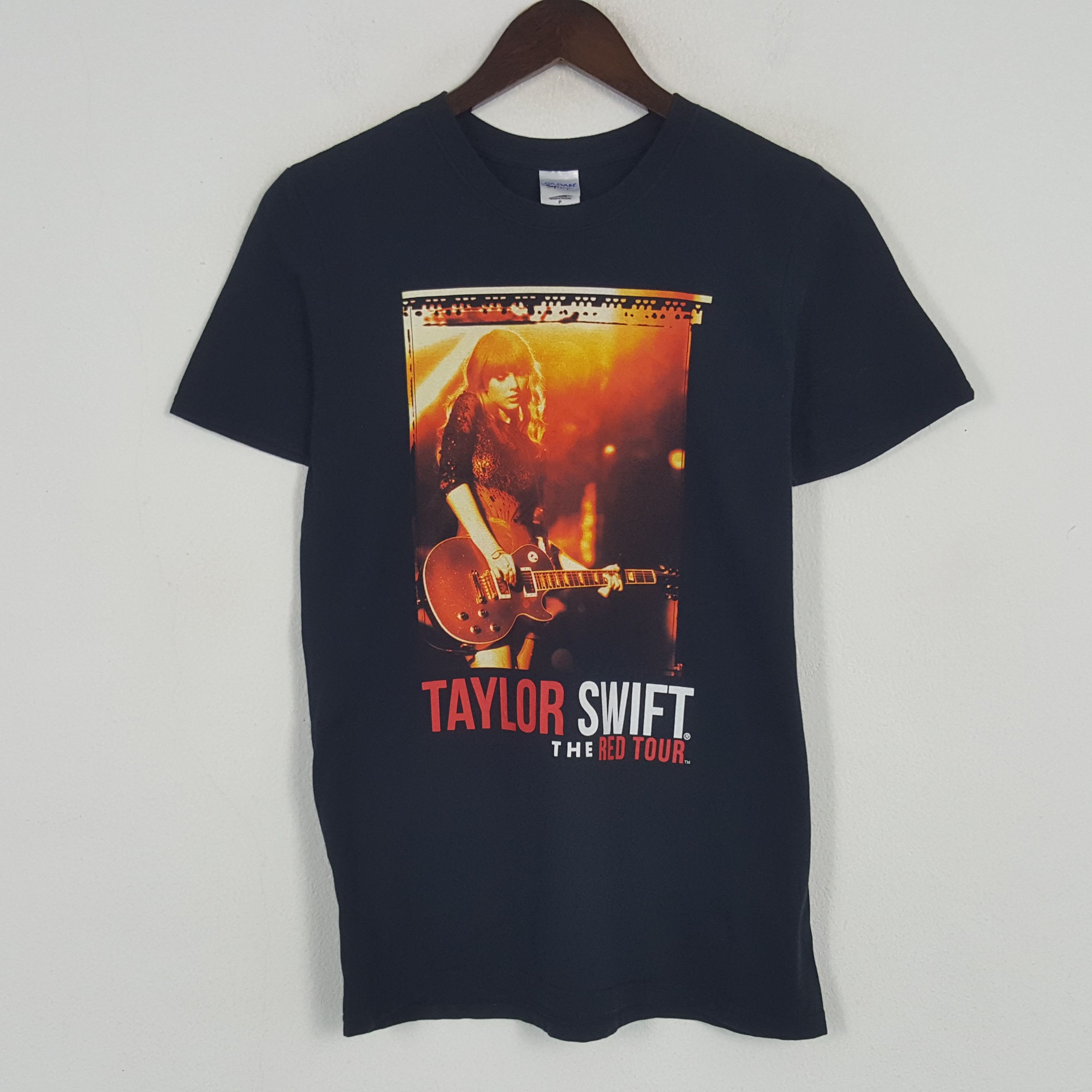 Band Tees × Vintage Vintage Taylor Swift Red Tour Tshirt Size US S / EU 44-46 / 1 - 1 Thumbnail