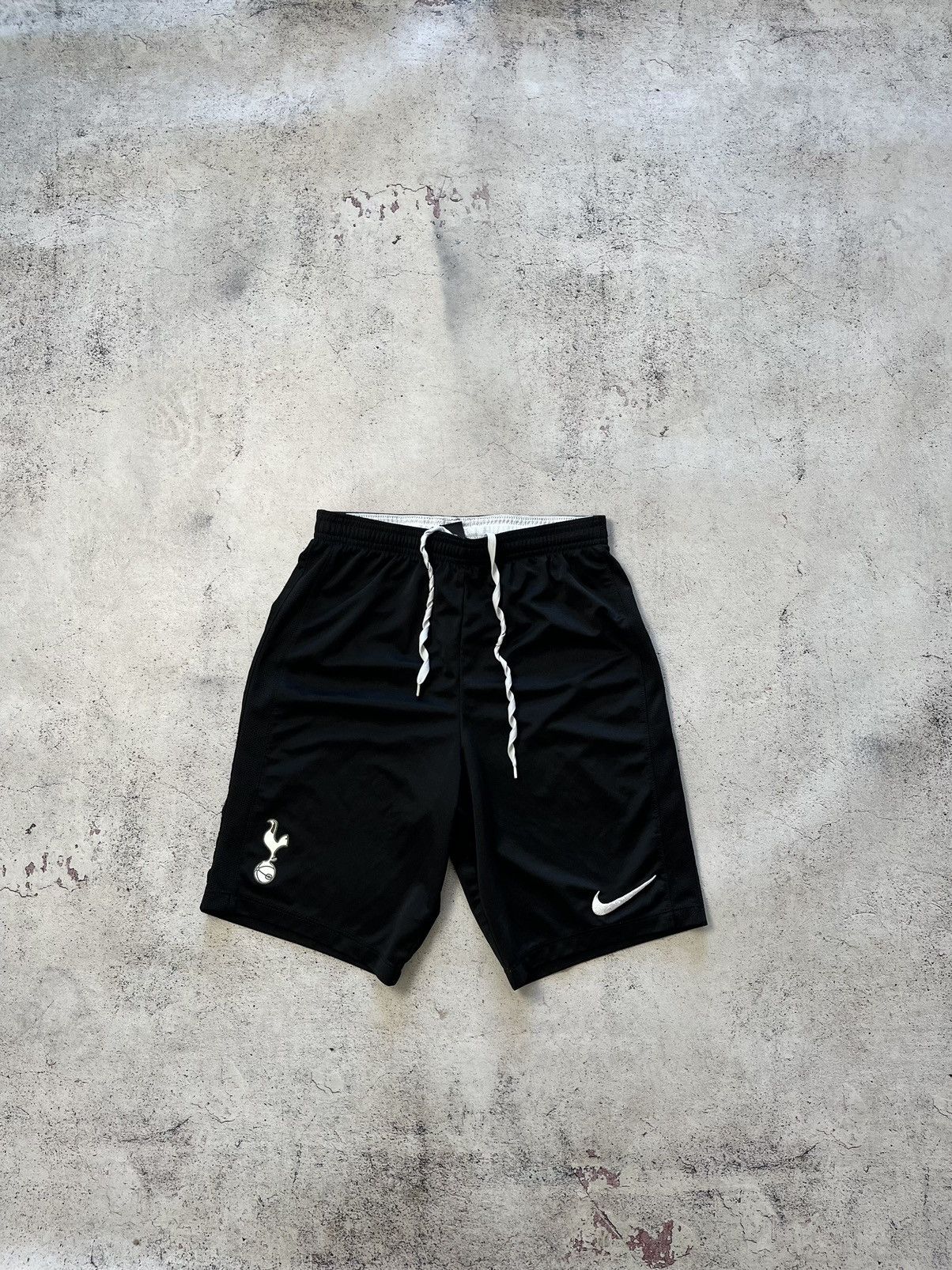 Nike Nike Tottenham Hotspur 2022/2023 Training Football Shorts Size US 30 / EU 46 - 1 Thumbnail