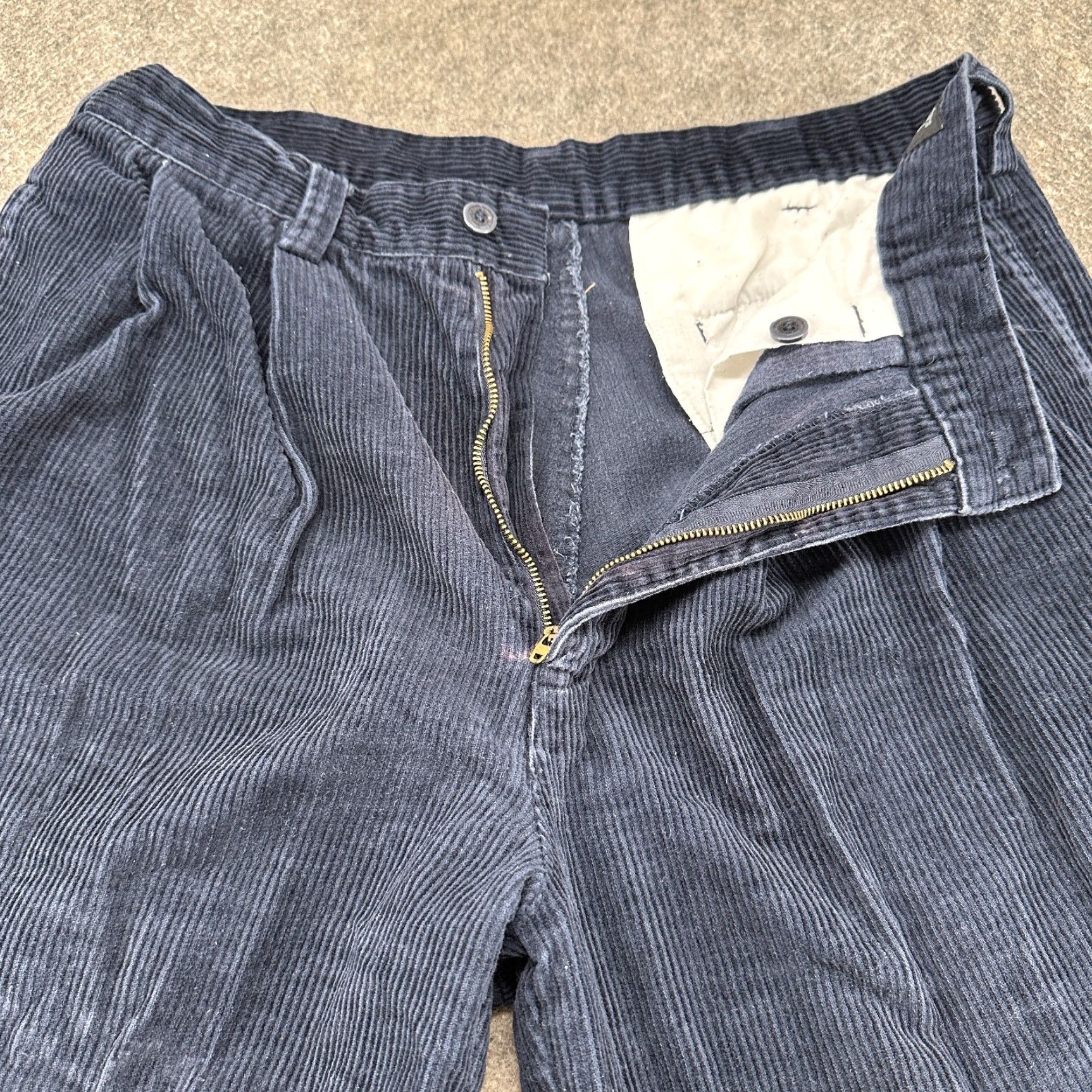 Vintage VINTAGE Trust Corduroy Pants Men 34x30 Blue Straight Relaxed Pleated Baggy 90s Skater Chino Stretch Pants Mens Size US 34 / EU 50 - 2 Thumbnail