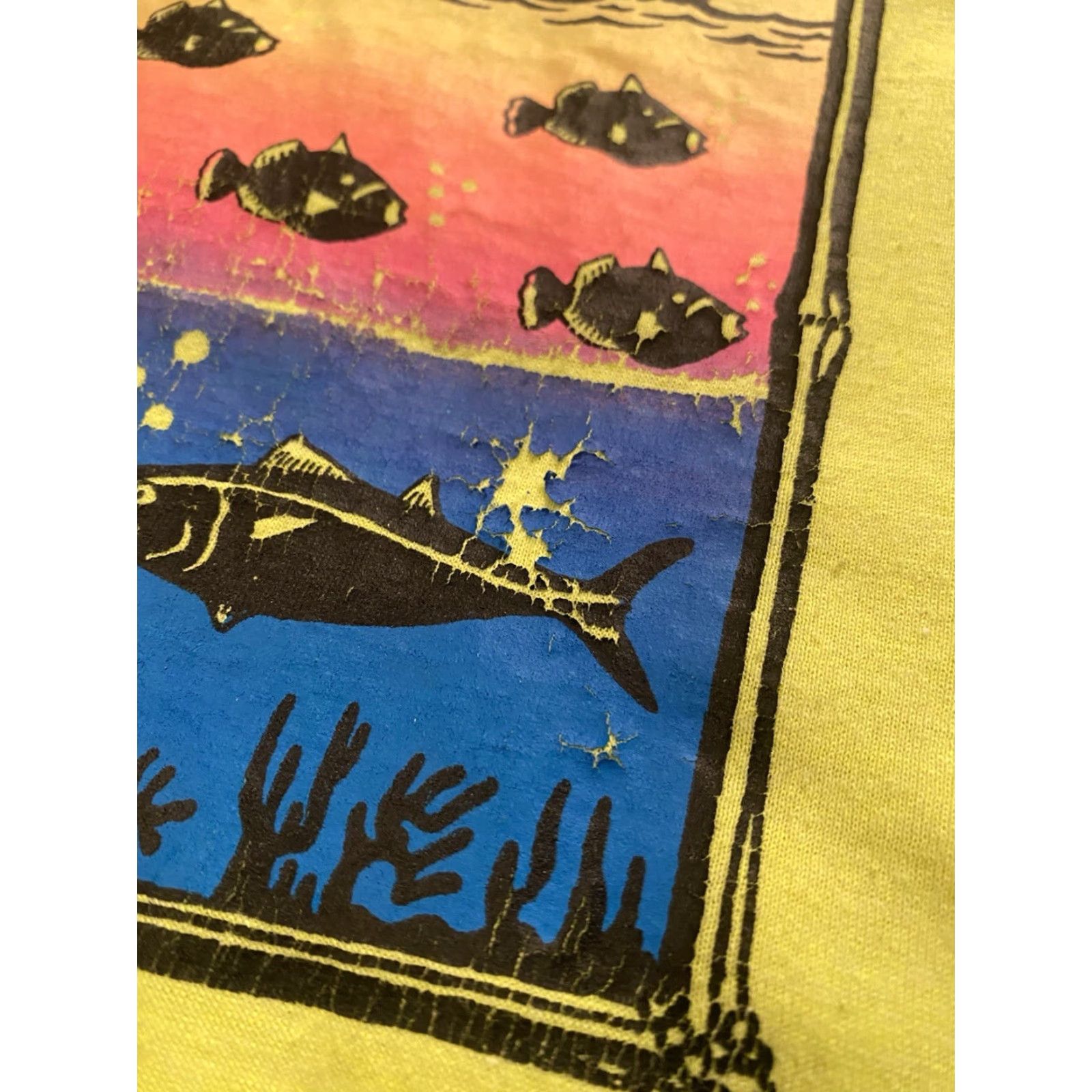 TEE JAYS VINTAGE Tee Jays 90s T-Shirt Dolphins Ocean Graphic Print Short Sleeve Crew Neck XL Yellow Mens Size US XL / EU 56 / 4 - 7 Thumbnail
