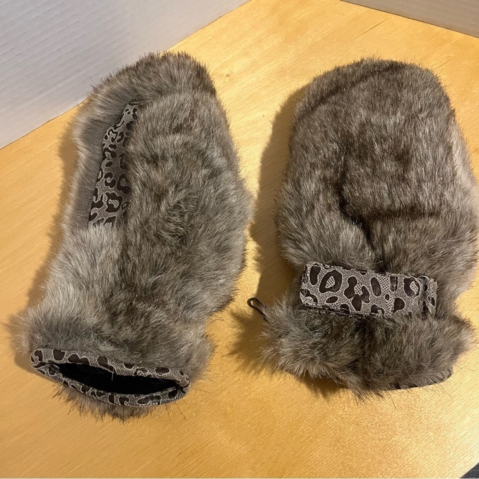 Other DeLux mittens furry Adjustable faux fur Brown Warm Sz M Size ONE SIZE - 2 Thumbnail