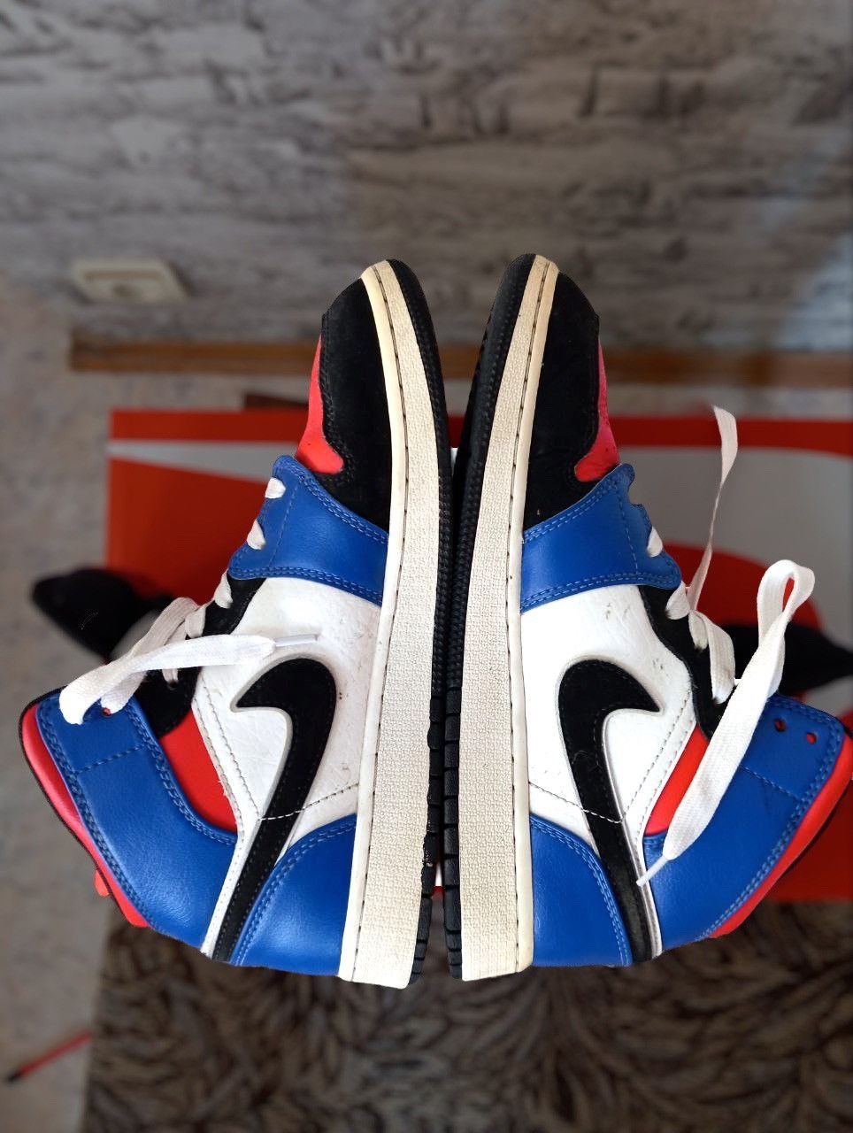 Jordan Brand × Nike Air Jordan 1 Retro High Black Toe size UK 6 EU 39 Size US 6 / EU 39 - 1 Thumbnail