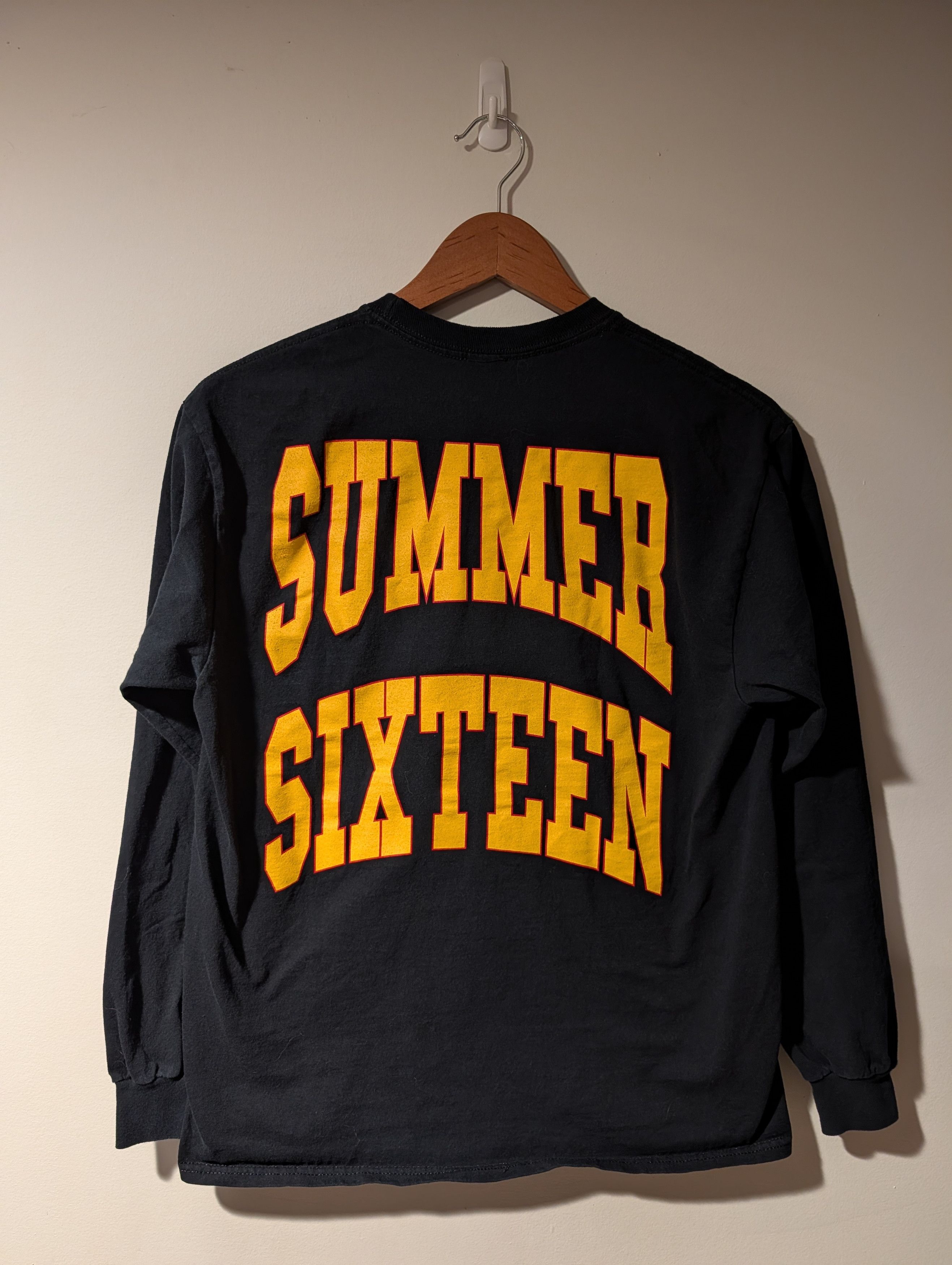 October's Very Own DRAKE Summer Sixteen Tour Long Sleeve Looking For Revenge Size US M / EU 48-50 / 2 - 5 Thumbnail