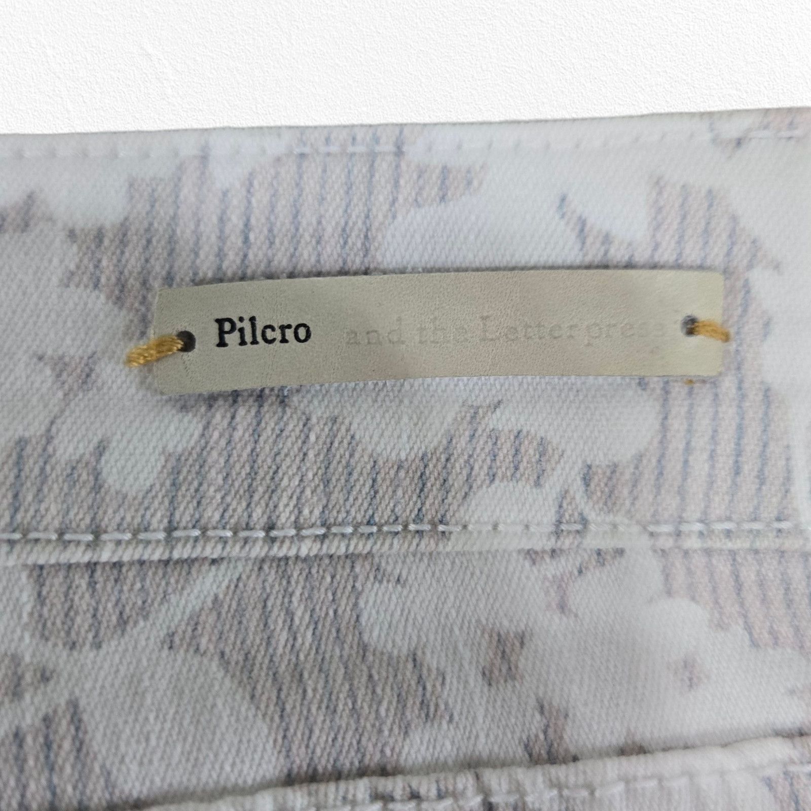 Anthropologie Pilcro Gray Floral Cropped Straight Leg Pants Size 32 Size 32" / US 10 / IT 46 - 12 Thumbnail