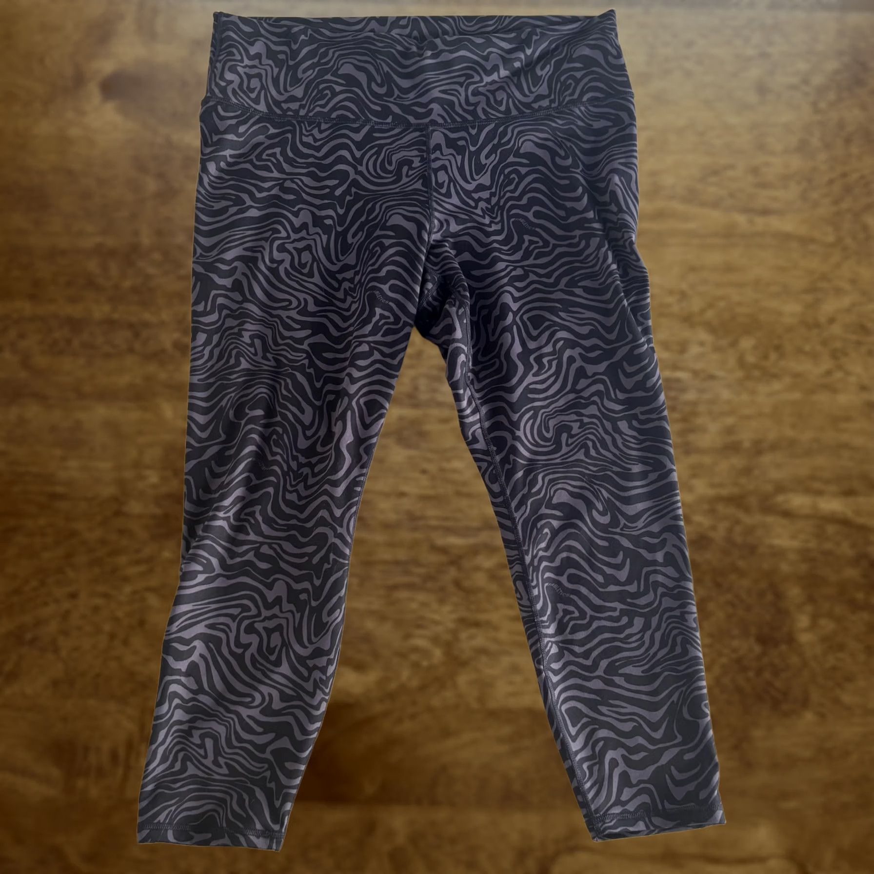 Fabletics Fabletics PowerHold Leggings Womens XL Black Animal Print Ankle Pants Yoga Size 40" / US 18 - 1 Thumbnail