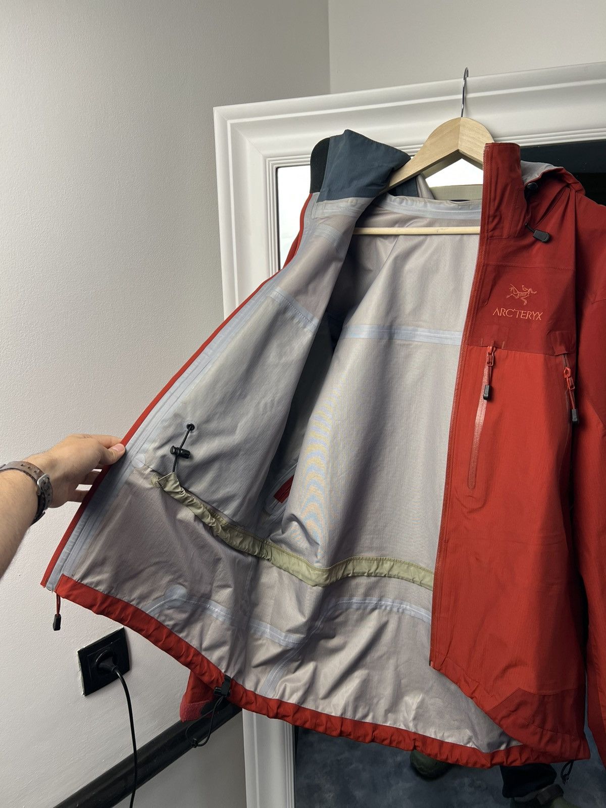 Arc'teryx × Vintage Arc’teryx Alpha SV Gore-Tex XCR Jacket Red Size L Canada Size US L / EU 52-54 / 3 - 15 Thumbnail